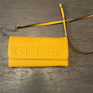 Bundle of 2 purses used in very good condition one Guess & one Bueno brand